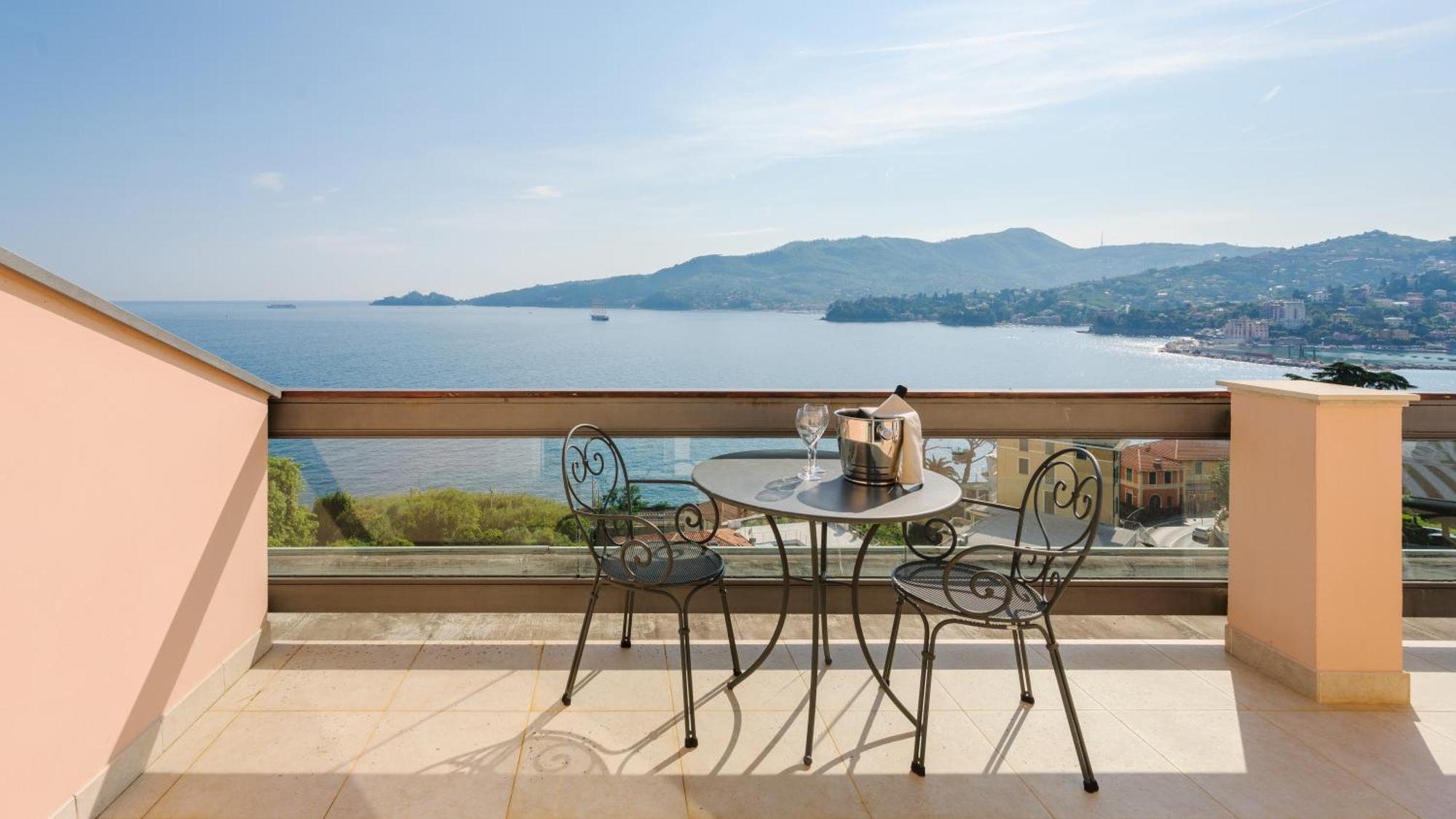 Panoramic Executive Suite,1554956473:JPEG