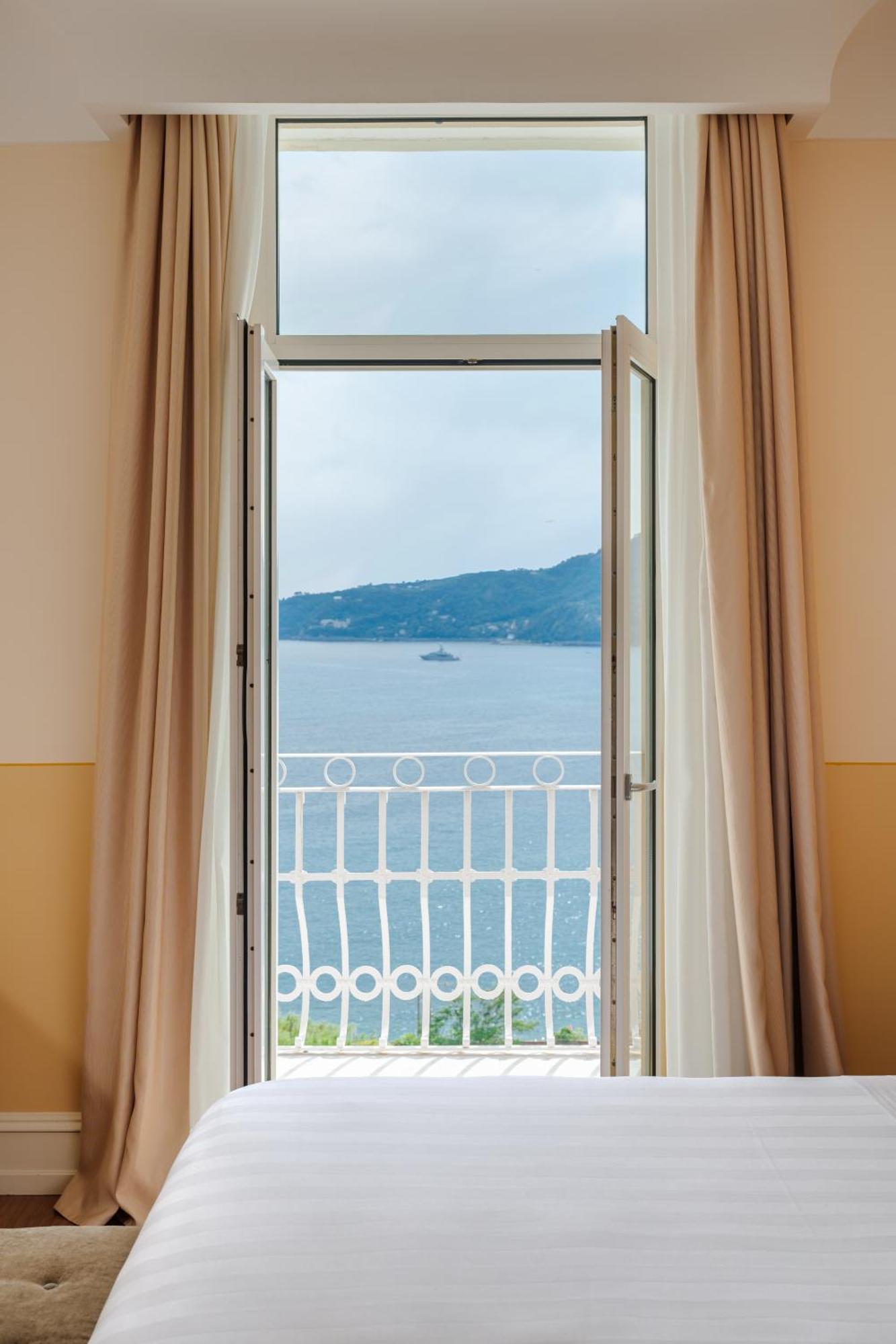 Deluxe Double Room with Sea View,1554952744:JPEG